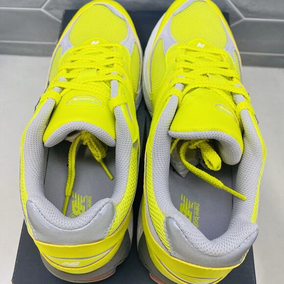 New Balance 2002R Sulfur Yellow Lime M2002RLC Size 10.5 Running EUC